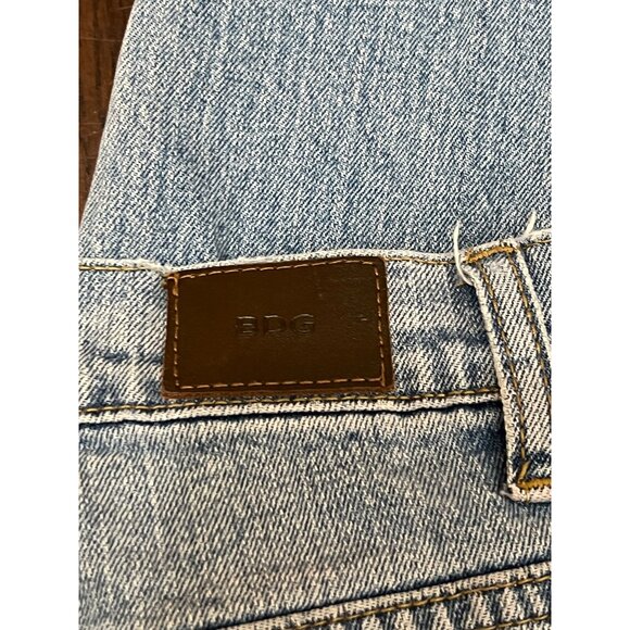 BDG Urban Outfitters Light Wash Destroyed Mom Jean Size  25 Waist 28 Length - Picture 7 of 10